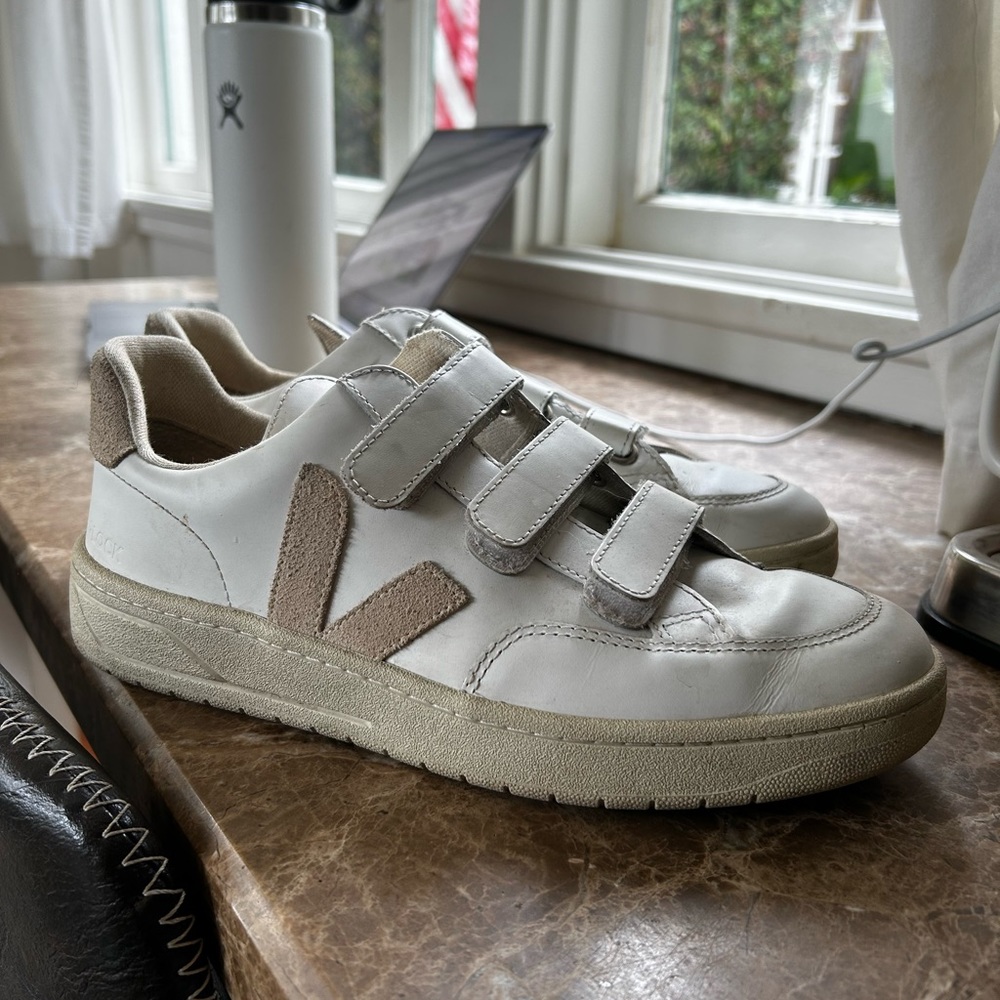 Veja V-Lock Sneakers